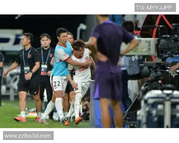 官方重磅公告某球员违规转会遭重罚同时追加停赛引发足坛热议